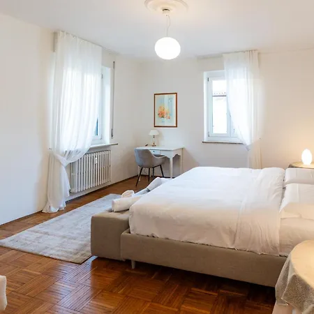 Domus - Elegante Residenza Con Affaccio Su Porta Leoni דירה ורונה