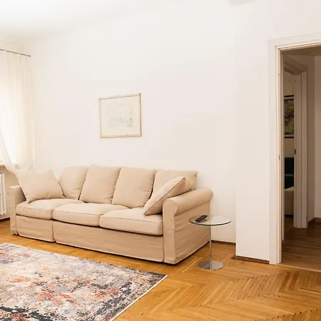Apartment Domus - Elegante Residenza Con Affaccio Su Porta Leoni