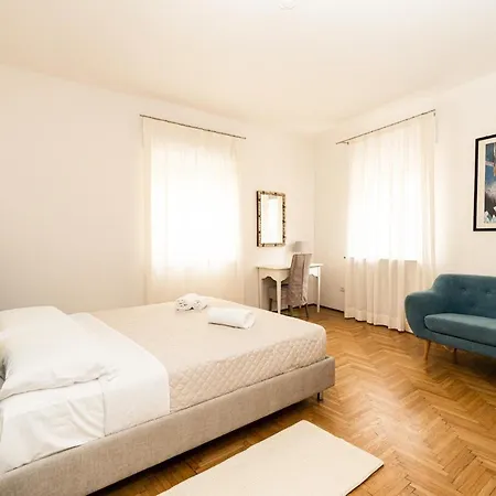 Apartment Domus - Elegante Residenza Con Affaccio Su Porta Leoni *