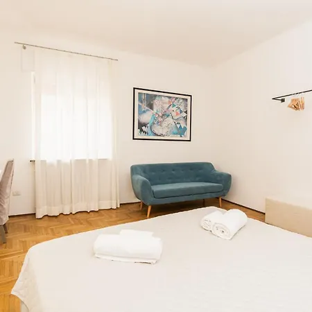 Apartment Domus - Elegante Residenza Con Affaccio Su Porta Leoni *