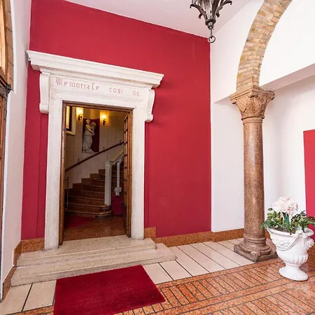 Apartment Domus - Elegante Residenza Con Affaccio Su Porta Leoni *