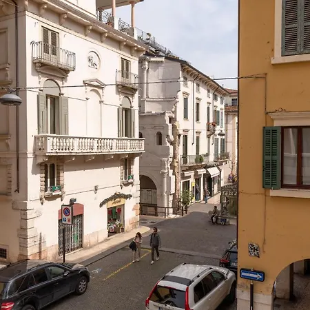 Apartment Domus - Elegante Residenza Con Affaccio Su Porta Leoni *