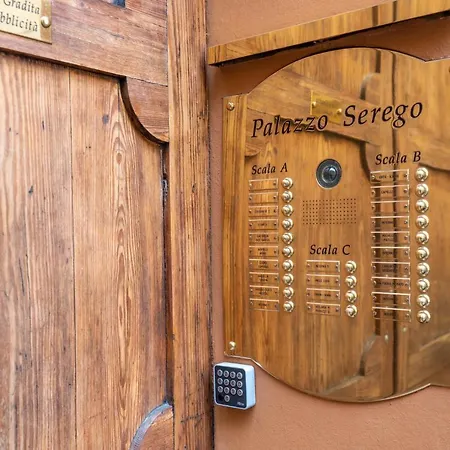 Apartment Domus - Elegante Residenza Con Affaccio Su Porta Leoni Verona