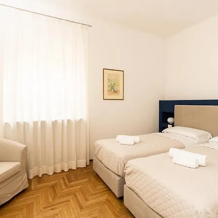 Apartment Domus - Elegante Residenza Con Affaccio Su Porta Leoni Verona