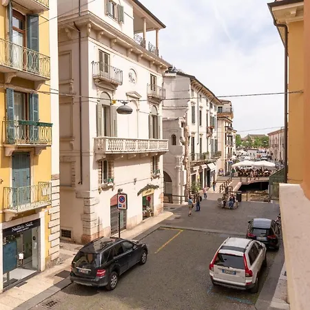 Domus - Elegante Residenza Con Affaccio Su Porta Leoni *