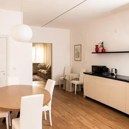 Domus - Elegante Residenza Con Affaccio Su Porta Leoni Apartmán