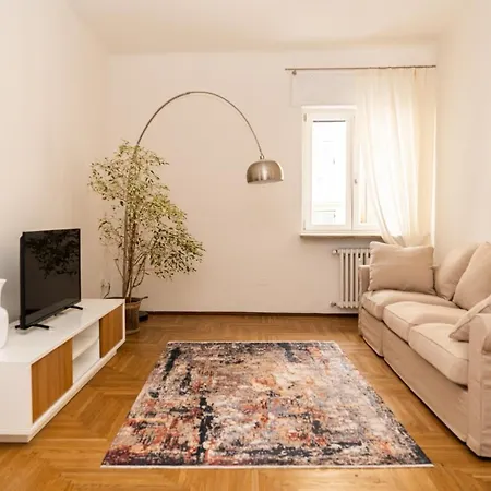 Apartamento Domus - Elegante Residenza Con Affaccio Su Porta Leoni