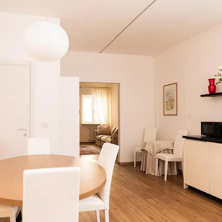 Domus - Elegante Residenza Con Affaccio Su Porta Leoni *