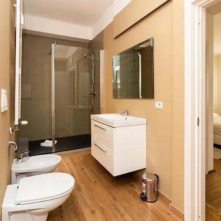 Domus - Elegante Residenza Con Affaccio Su Porta Leoni Apartamento