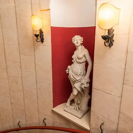 Apartamento Domus - Elegante Residenza Con Affaccio Su Porta Leoni