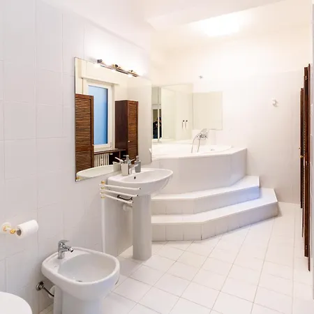 Apartamento Domus - Elegante Residenza Con Affaccio Su Porta Leoni