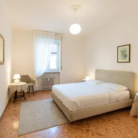 Domus - Elegante Residenza Con Affaccio Su Porta Leoni