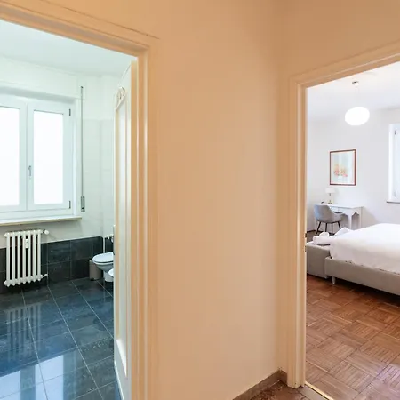 Domus - Elegante Residenza Con Affaccio Su Porta Leoni Apartamento