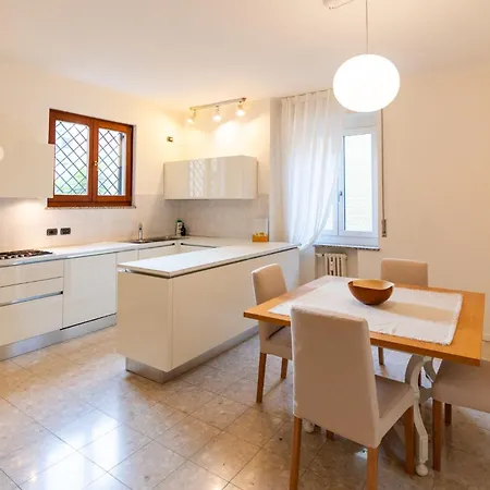 Domus - Elegante Residenza Con Affaccio Su Porta Leoni Apartamento *